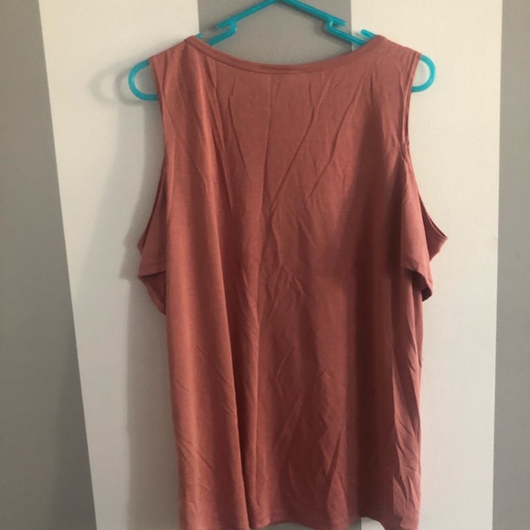 open shoulder top - Picture 3 of 3